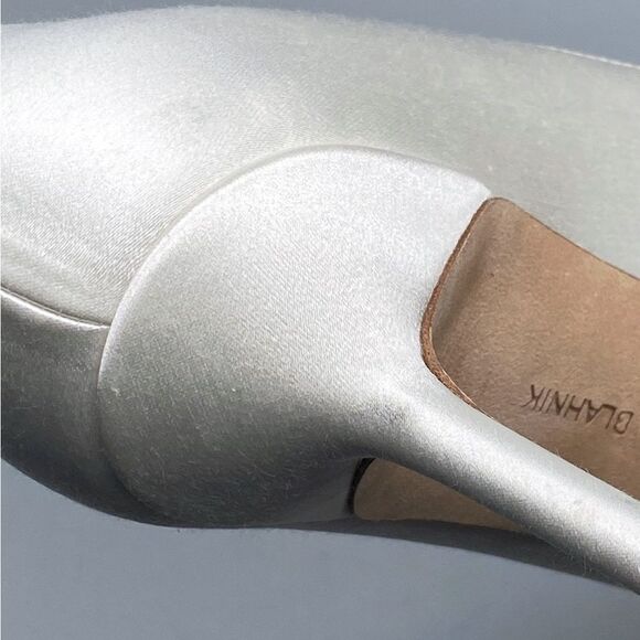 Manolo Blahnik Hangisi 70MM Crystal Buckle Satin Pumps size 37 - Picture 13 of 16